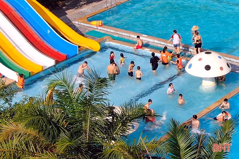 “Đổi gió”, nhiều du khách “ngược ngàn” tận hưởng du lịch sinh thái ở Hà Tĩnh