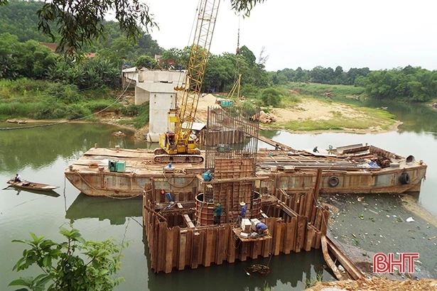 Do đâu, cầu Vực Nầm “lỗi hẹn” tiến độ?!