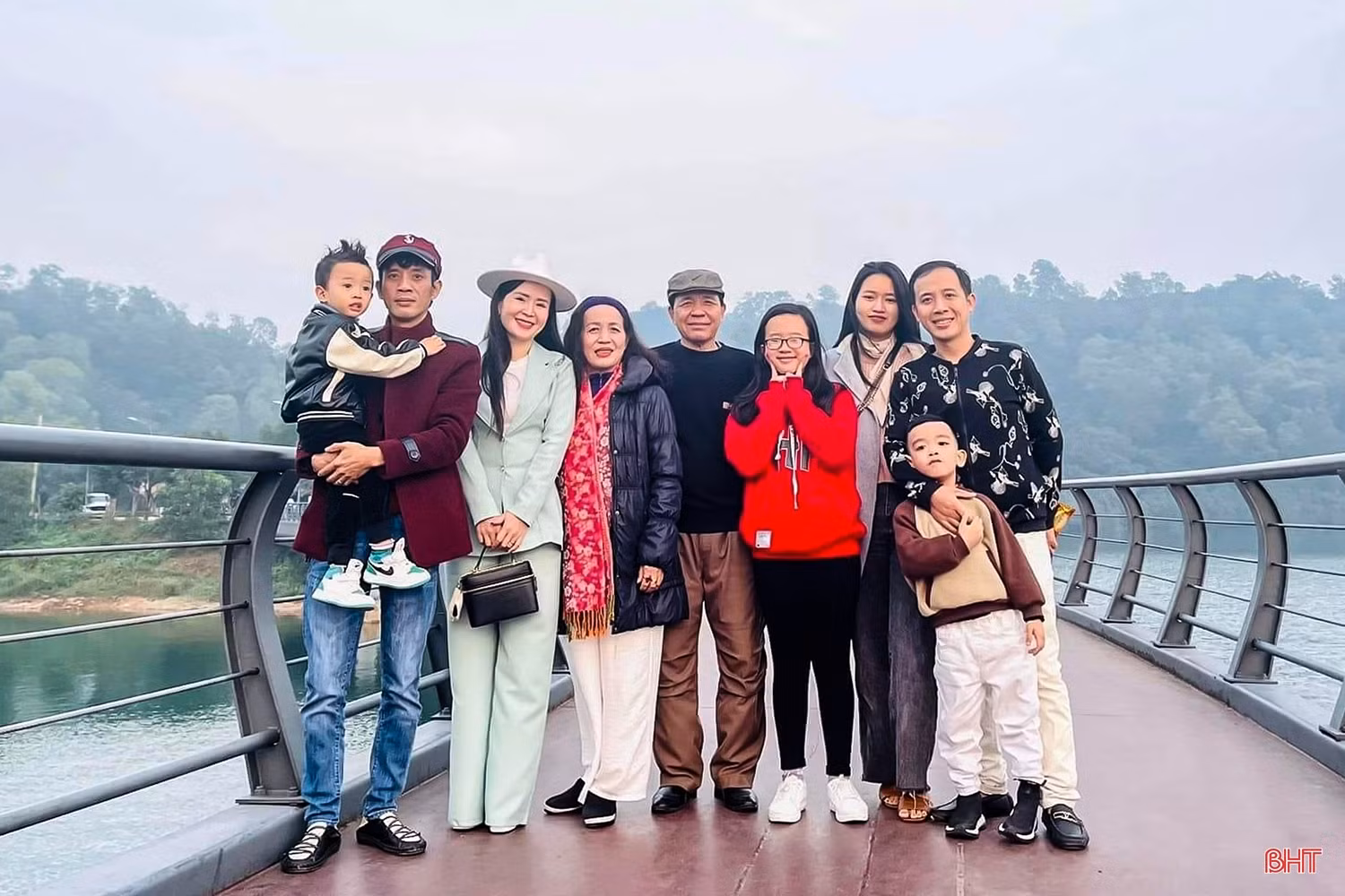 Gia đình 4 thế hệ đam mê ví, giặm