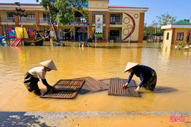 Các trường học ngoài đê La Giang thục hiện phương châm "nước rút đến đâu, vệ sinh đến đó".