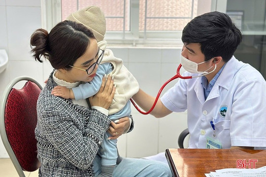 Dịch vụ tiêm vắc-xin cúm “nóng” trong mùa dịch