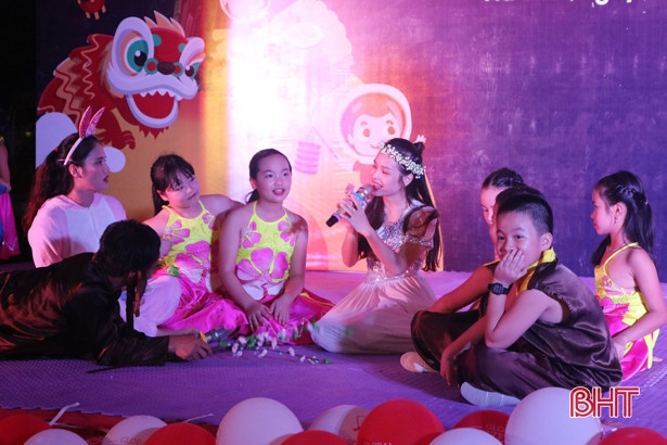Học sinh iSchool Hà Tĩnh “Chào năm học mới - vui hội trăng rằm”