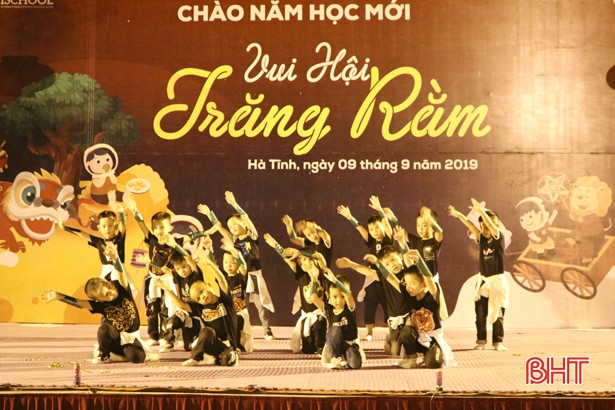 Học sinh iSchool Hà Tĩnh “Chào năm học mới - vui hội trăng rằm”