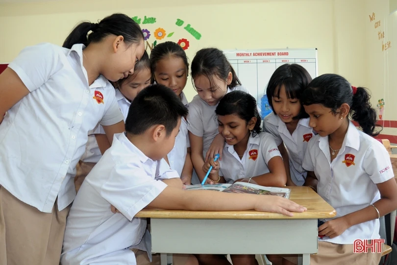 Trẻ em nước ngoài thích thú với Tết Trung thu ở Hà Tĩnh