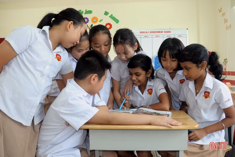 Trẻ em nước ngoài thích thú với Tết Trung thu ở Hà Tĩnh