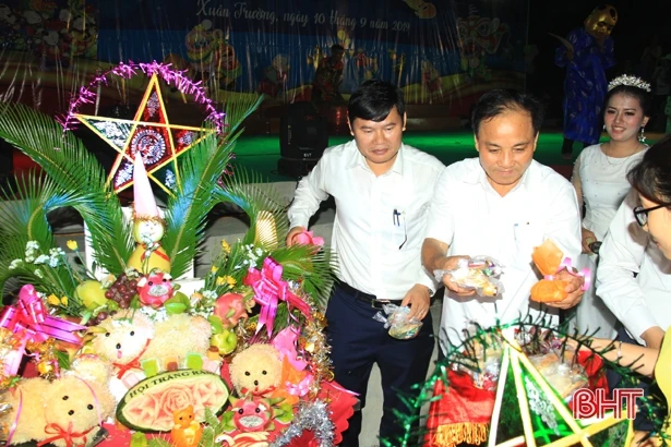 Nhiều phần quà trung thu cho trẻ em nghèo Hà Tĩnh