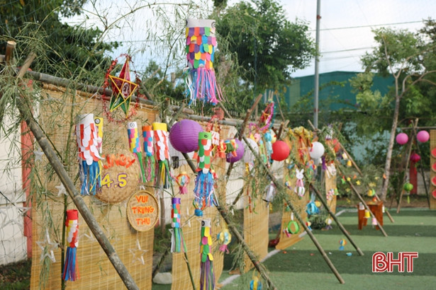Học sinh iSchool Hà Tĩnh “Chào năm học mới - vui hội trăng rằm”