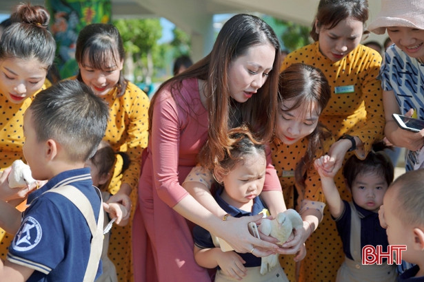 Cô trò Trường Mầm non Trung Kiên vui ngày hội đến trường