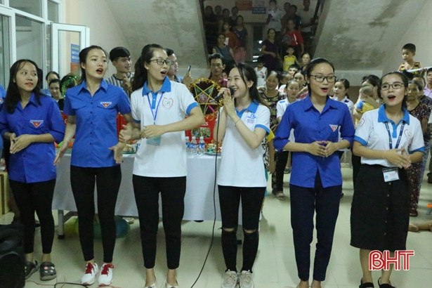 Nhiều phần quà trung thu cho trẻ em nghèo Hà Tĩnh