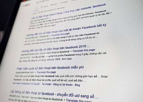 Chỉ cần một vài từ khoá, hàng loạt website hỗ trợ tra cứu thông tin người dùng Facebook xuất hiện trên trang tìm kiếm Google. Số điện thoại bị “ăn cắp” qua Facebook thế nào