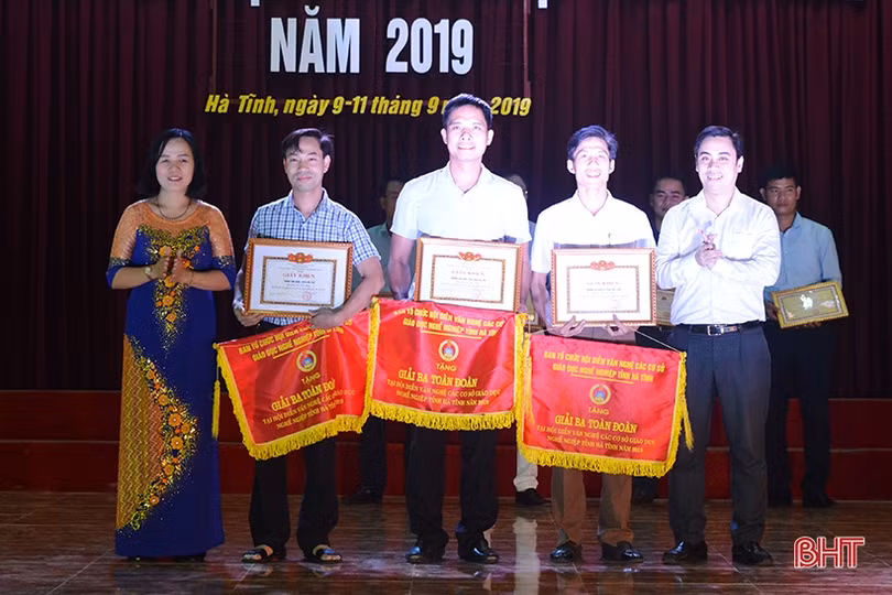 Cao đẳng Y tế Hà Tĩnh nhất Hội diễn văn nghệ các cơ sở giáo dục nghề nghiệp năm 2019