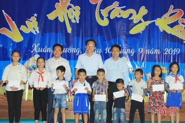 Nhiều phần quà trung thu cho trẻ em nghèo Hà Tĩnh
