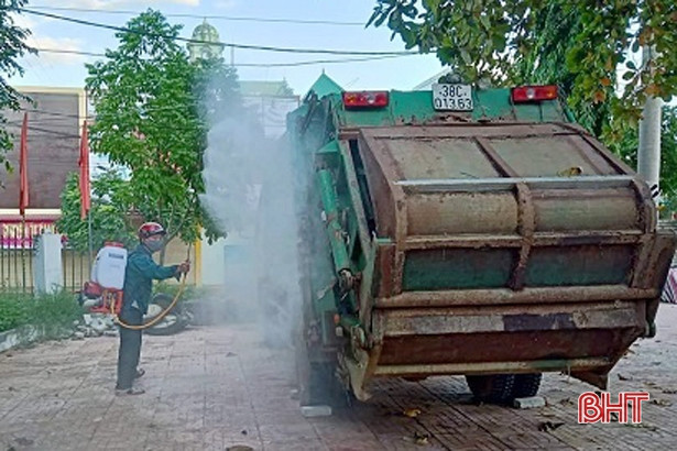  12 người “dính” sốt xuất huyết, Hương Khê tiến hành phun hóa chất diệt muỗi