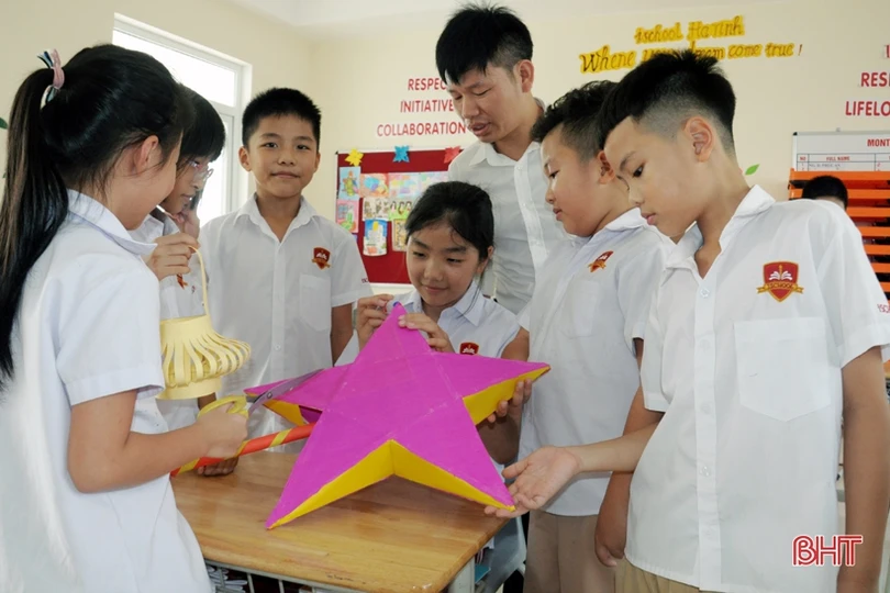Trẻ em nước ngoài thích thú với Tết Trung thu ở Hà Tĩnh
