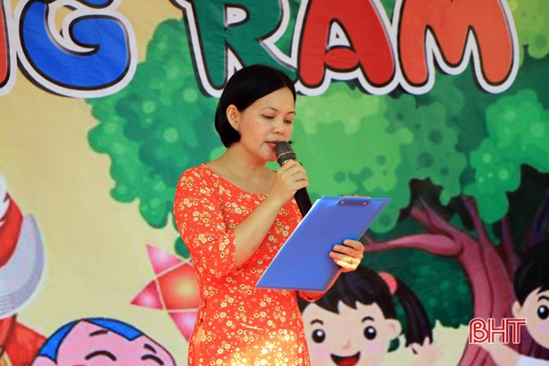 Học sinh Tiểu học Nam Hà vui hội trăng rằm