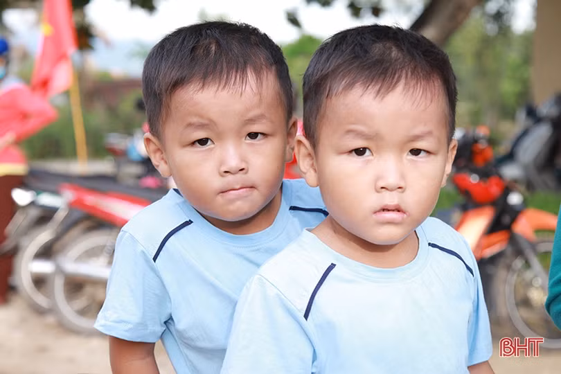 Ngày đầu đến trường của học sinh vùng lũ Hương Khê