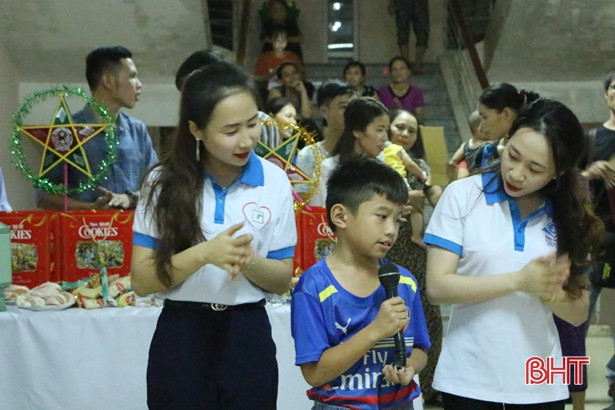 Nhiều phần quà trung thu cho trẻ em nghèo Hà Tĩnh