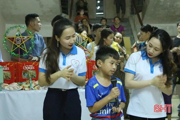 Nhiều phần quà trung thu cho trẻ em nghèo Hà Tĩnh