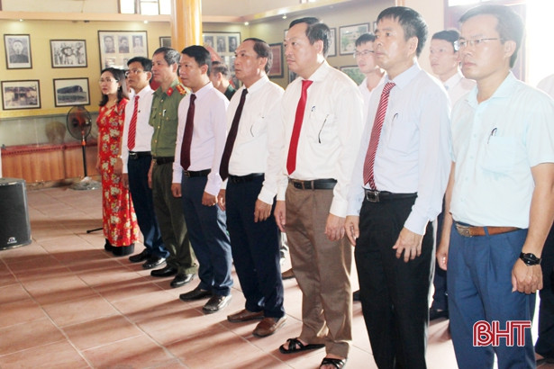 Dâng hương tưởng niệm nhân 89 năm ngày Xô viết Nghệ Tĩnh