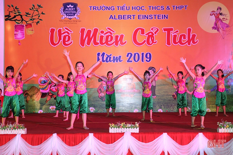 Học sinh Albert Einstein vui trung thu “Về miền cổ tích”