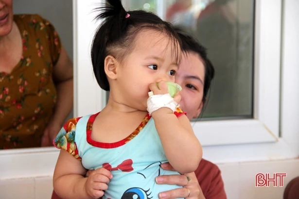 “Trung thu yêu thương” với các bệnh nhi ở Bệnh viện Đa khoa Hà Tĩnh