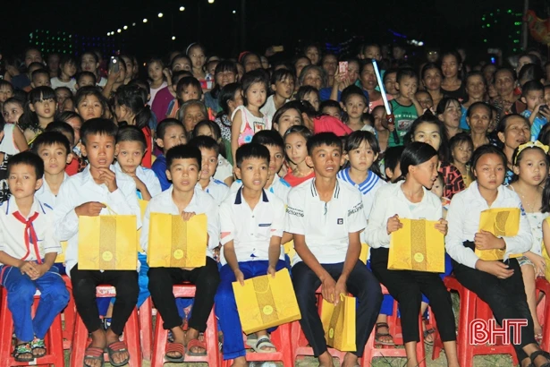Nhiều phần quà trung thu cho trẻ em nghèo Hà Tĩnh