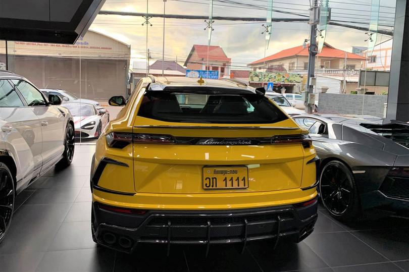 Đột nhập showroom siêu xe tại Lào, đầy đủ các siêu phẩm mơ ước