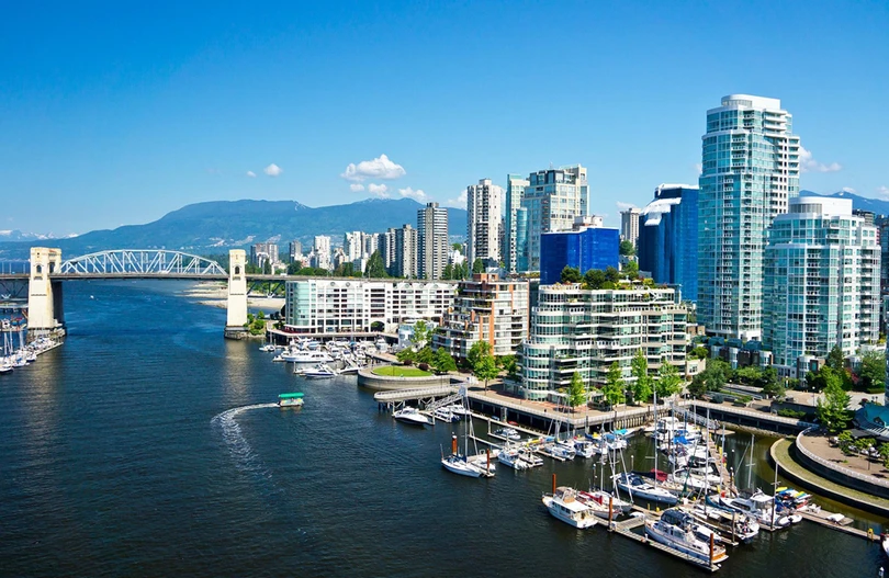 6. Vancouver (Canada): Là thành phố nắng ấm nhất của Canada, Vancouver đứng thứ 6 trong bảng xếp hạng những nơi đáng sống trên thế giới. Phần lớn cư dân ở đây đến từ các vùng đất khác nên ngôn ngữ và phong tục văn hóa đa dạng. Chi phí sinh hoạt có phần đắt đỏ nhưng Vancouver vẫn được cho là điểm đến nhiều người mơ ước. Ảnh: Fodors Travel Guide. 10 thành phố đáng sống nhất thế giới