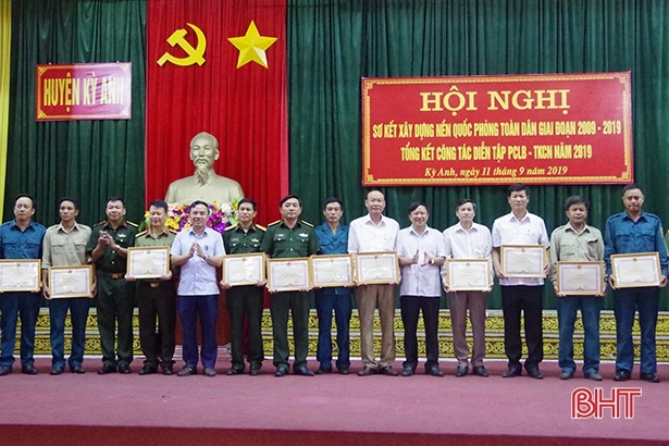 Phát huy sức mạnh tổng hợp, xây dựng nền quốc phòng toàn dân vững chắc