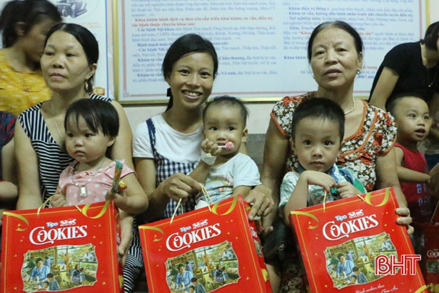 Nhiều phần quà trung thu cho trẻ em nghèo Hà Tĩnh