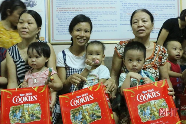 Nhiều phần quà trung thu cho trẻ em nghèo Hà Tĩnh