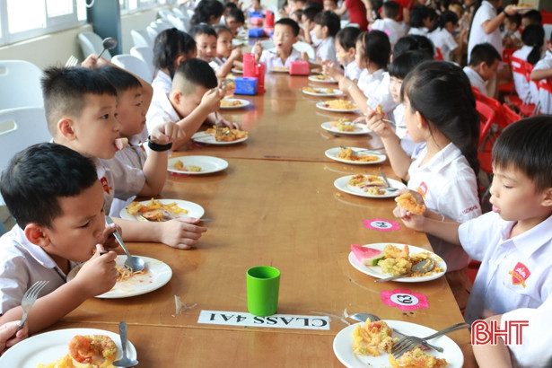 Học sinh iSchool Hà Tĩnh “Chào năm học mới - vui hội trăng rằm”