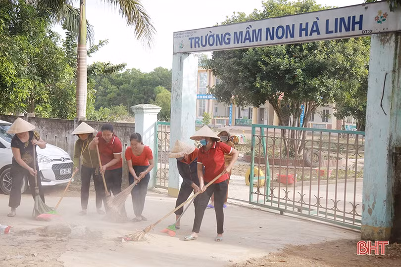 Ngày đầu đến trường của học sinh vùng lũ Hương Khê