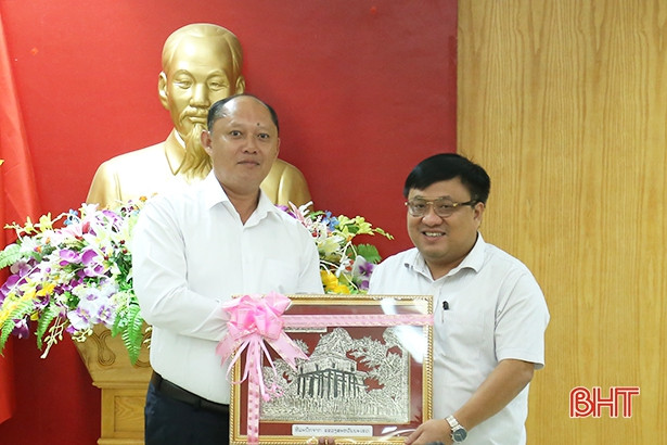 Hà Tĩnh chia sẻ công tác cải cách hành chính với nước bạn Lào