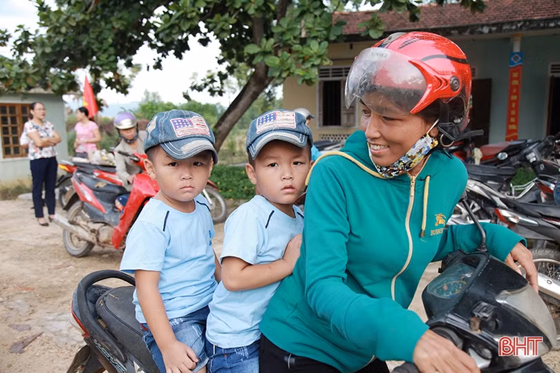 Ngày đầu đến trường của học sinh vùng lũ Hương Khê