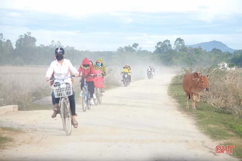 Ngày đầu đến trường của học sinh vùng lũ Hương Khê