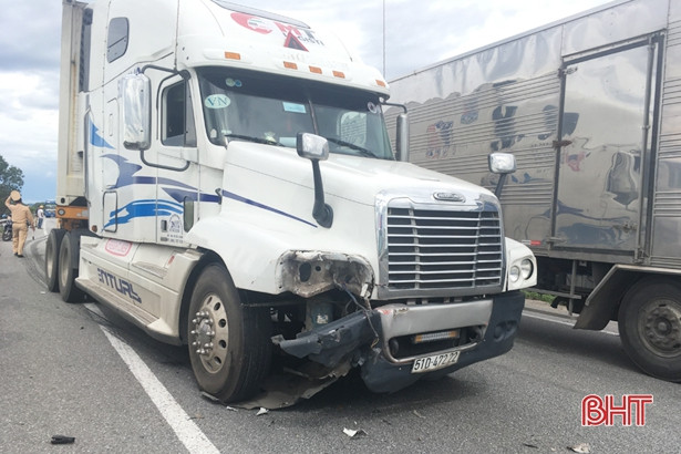 Va quệt giao thông, tuyến đường tránh TP Hà Tĩnh bị ùn tắc