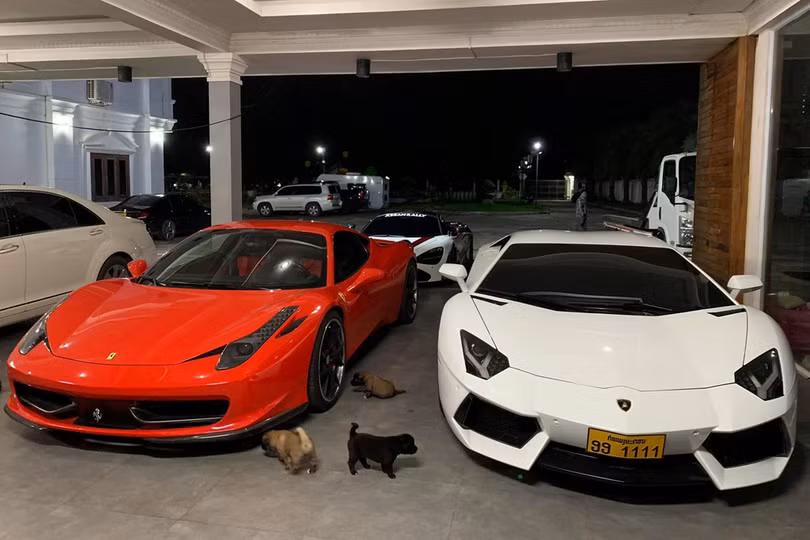 Đột nhập showroom siêu xe tại Lào, đầy đủ các siêu phẩm mơ ước