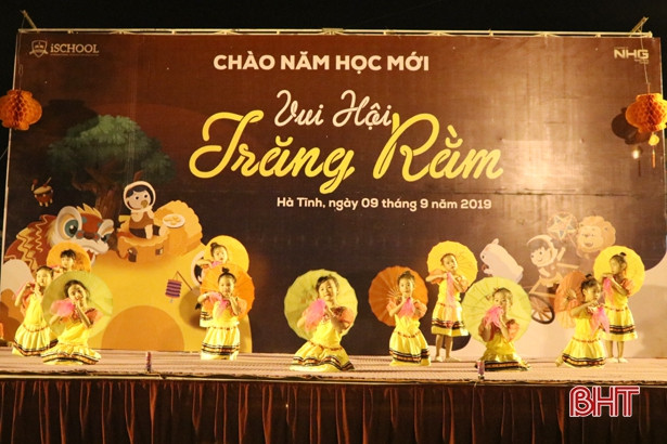 Học sinh iSchool Hà Tĩnh “Chào năm học mới - vui hội trăng rằm”