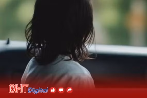 Bé gái hơn 2 tuổi tử vong sau khi bị bố bỏ quên trong ô tô