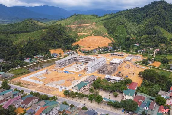 Thủ tướng yêu cầu hoàn thành trường phổ thông nội trú vùng biên trước 30/8