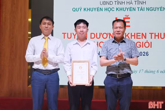 Quỹ Khuyến học, khuyến tài Nguyễn Du khen thưởng 103 học sinh giỏi 
