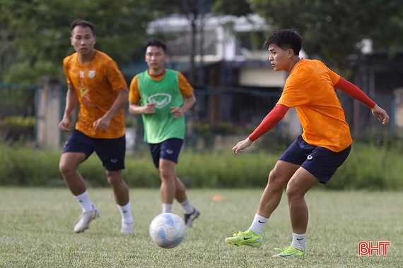 U19 Việt Nam triệu tập bổ sung cầu thủ, tiền vệ trẻ Hà Tĩnh góp mặt