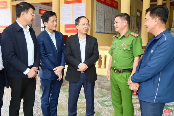 Bí thư Tỉnh ủy Nguyễn Duy Lâm kiểm tra công tác chuẩn bị bầu cử