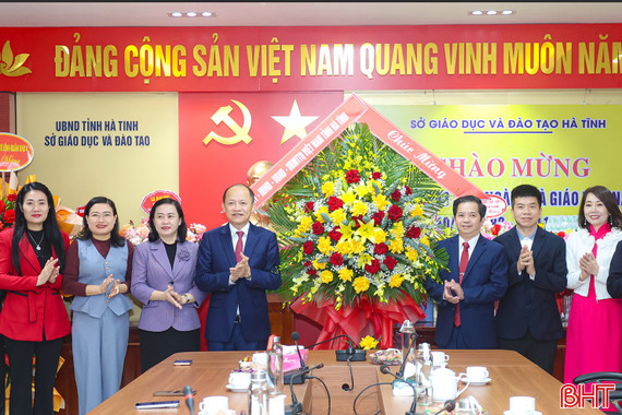 Lãnh đạo tỉnh chúc mừng các đơn vị, trường học nhân Ngày Nhà giáo Việt Nam