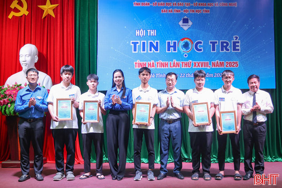 Trao 75 giải thưởng tại Hội thi Tin học trẻ Hà Tĩnh năm 2025
