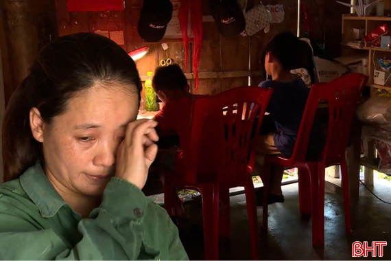 Vòng tay nhân ái: Người mẹ nghèo nuôi chồng bệnh tật và 3 con thơ