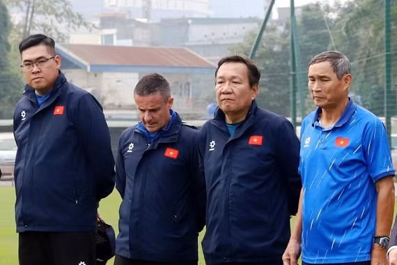 Ông Hoàng Văn Phúc dẫn dắt tuyển bóng đá nữ Việt Nam