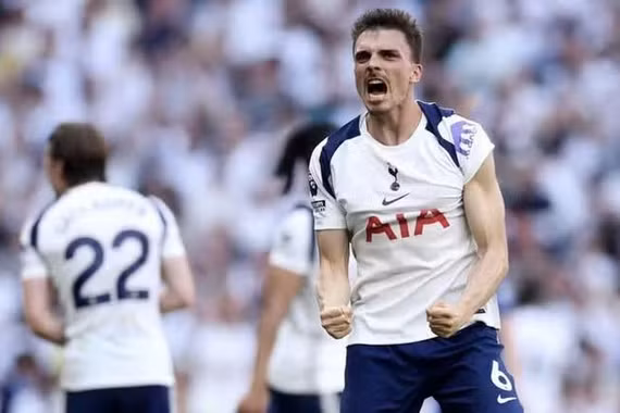 Tottenham thoát hiểm phút chót, West Ham thắng vẫn rớt hạng