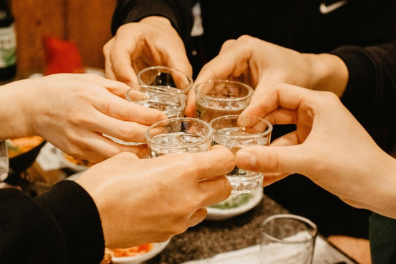 6 loại nước hại gan nhiều người Việt đang uống hàng ngày